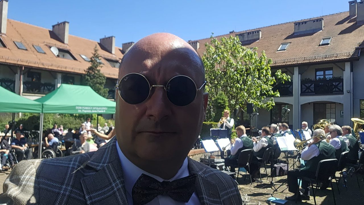 Wyjątkowy koncert na terenie Domu Pomocy Społecznej im. Papieża Jana Pawła II w Gorzycach - zdjęcie 3