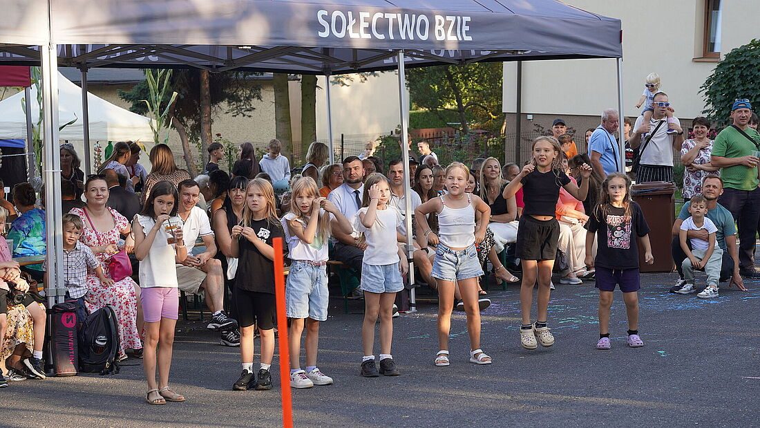 Dożynki w Sołectwie Bzie – święto plonów, tradycji i wspólnej zabawy - zdjęcie 11